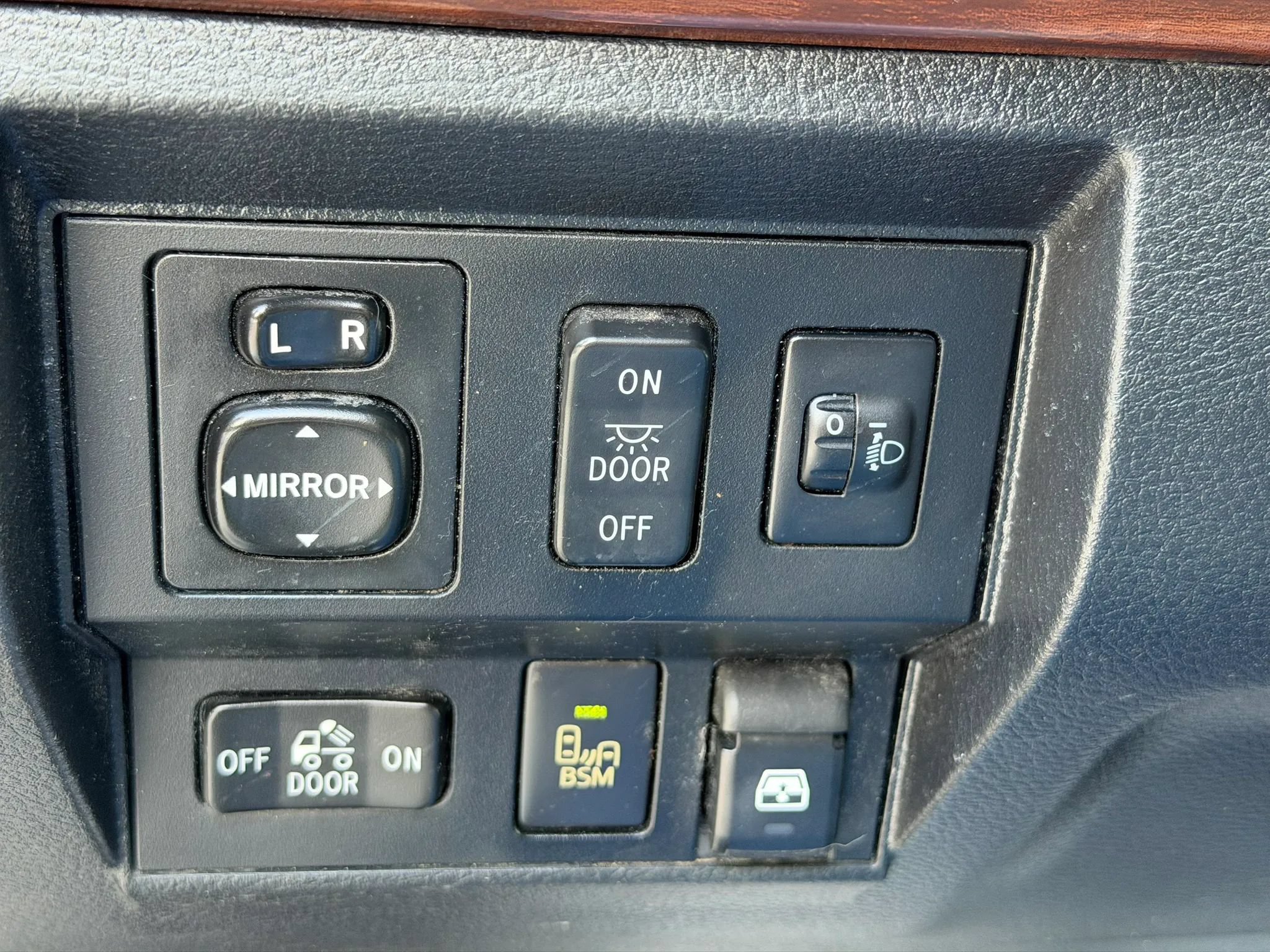 Used 2014 Toyota Tundra Limited w/ Limited Premium Package AWD/4WD image 30