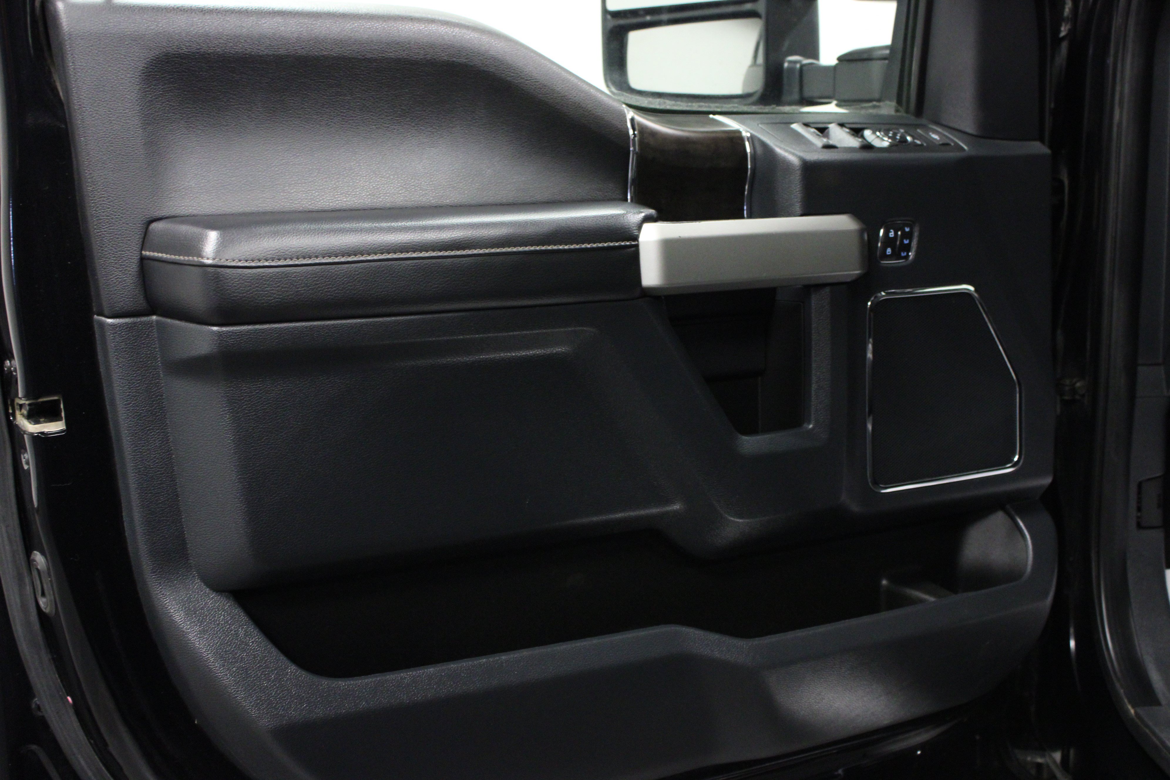 Used 2022 Ford F350 Lariat AWD/4WD image 11