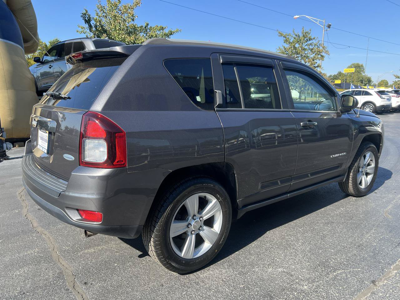 Used 2017 Jeep Compass Latitude AWD/4WD image 6