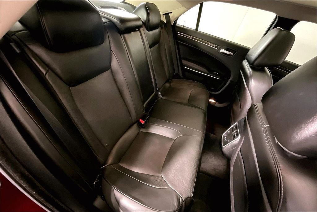 Used 2018 Chrysler 300 Limited AWD/4WD image 37