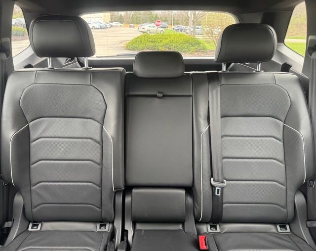 Used 2022 Volkswagen Tiguan SEL R-Line image 28