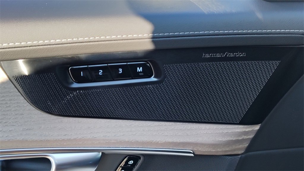 New 2026 Volvo XC90 B6 Plus image 9