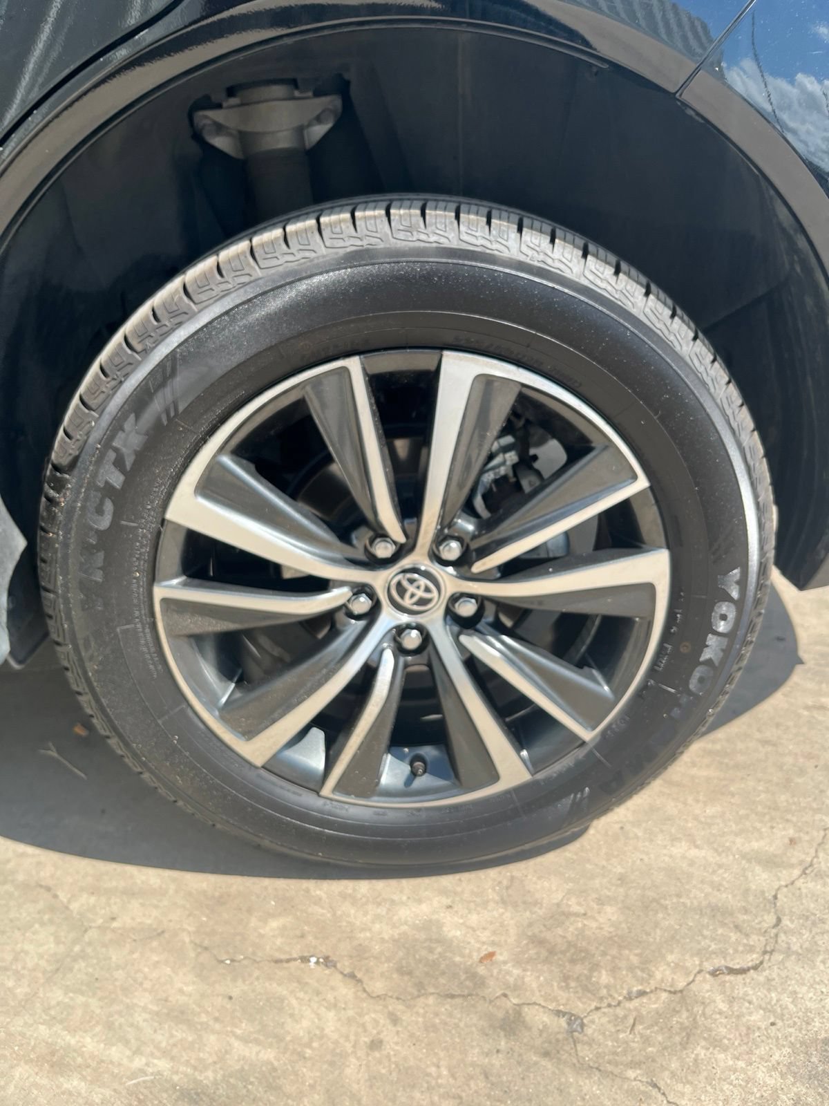 Used 2024 Toyota Venza LE AWD/4WD image 25
