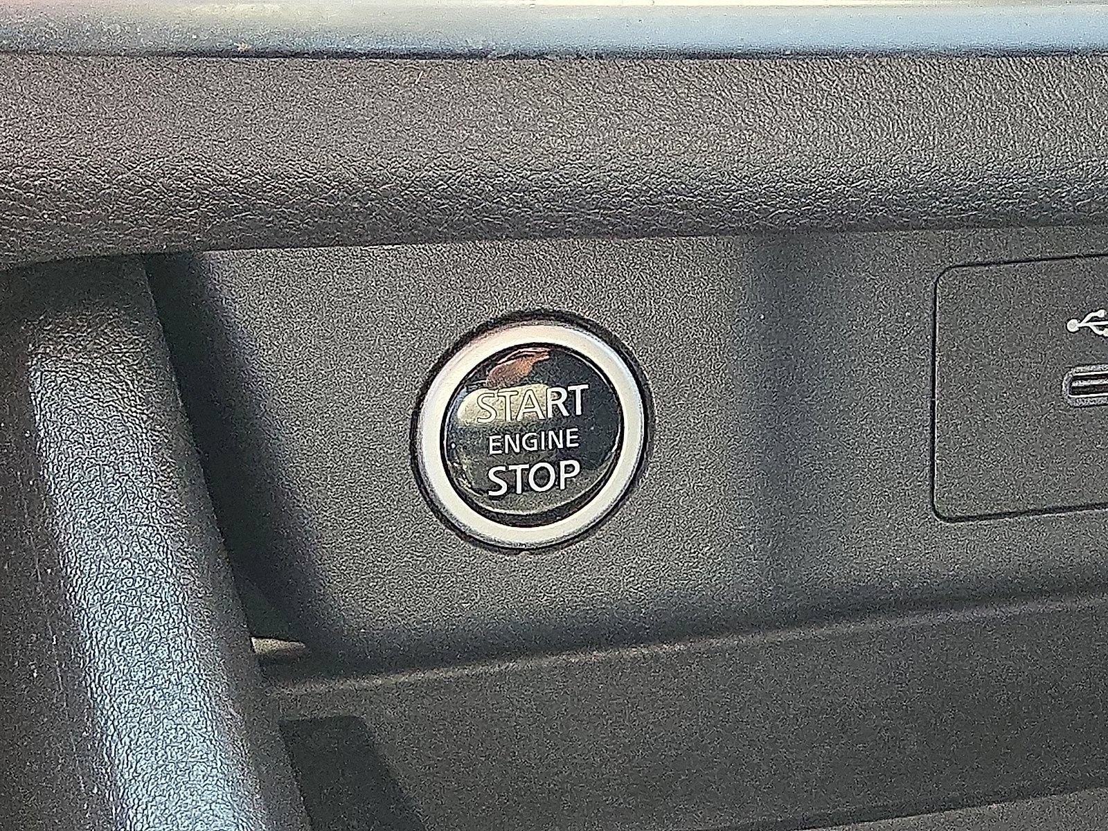 Used 2023 Nissan Rogue S FWD image 29