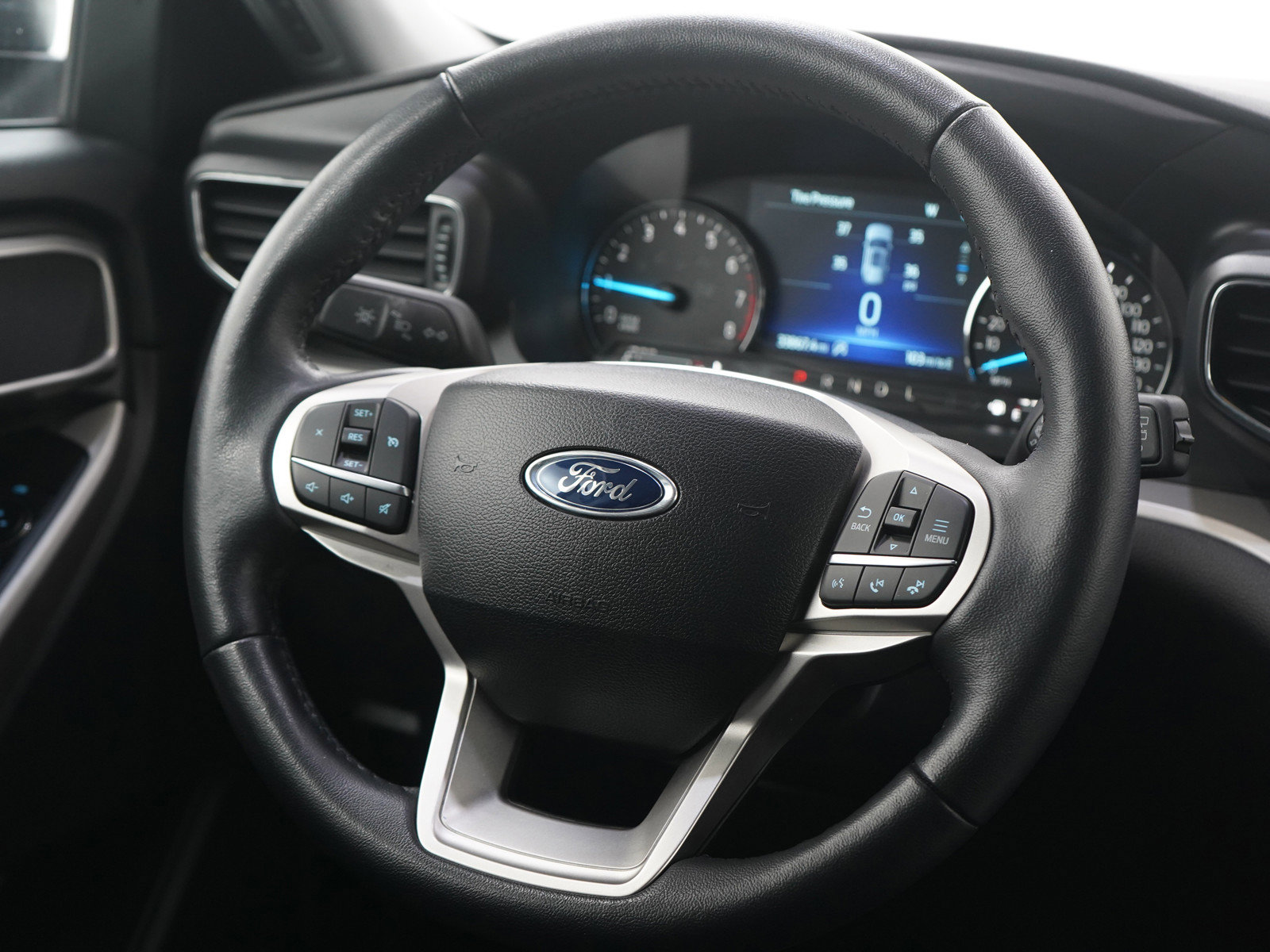 Used 2024 Ford Explorer XLT image 15