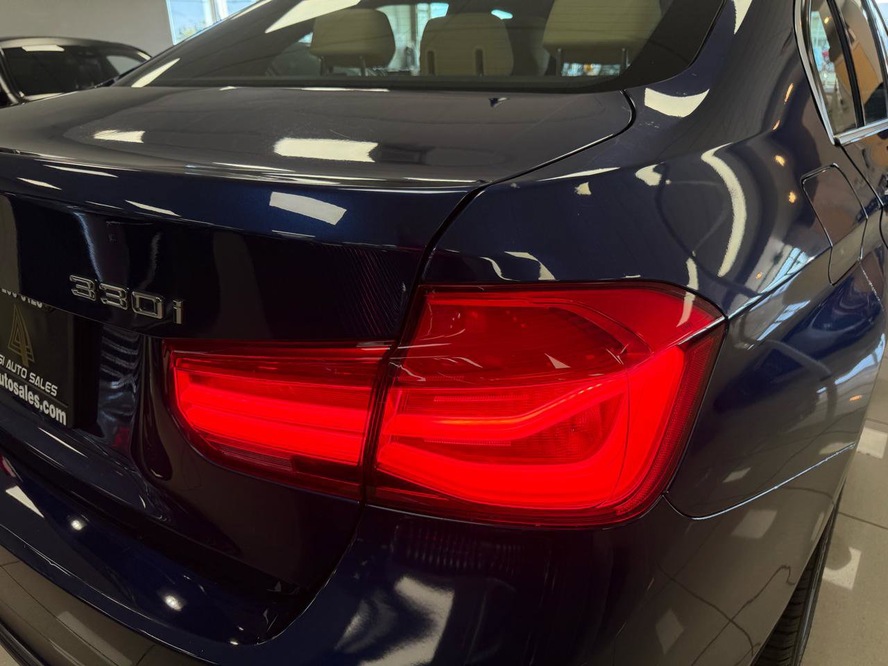 Used 2018 BMW 330i xDrive Sedan AWD/4WD image 25
