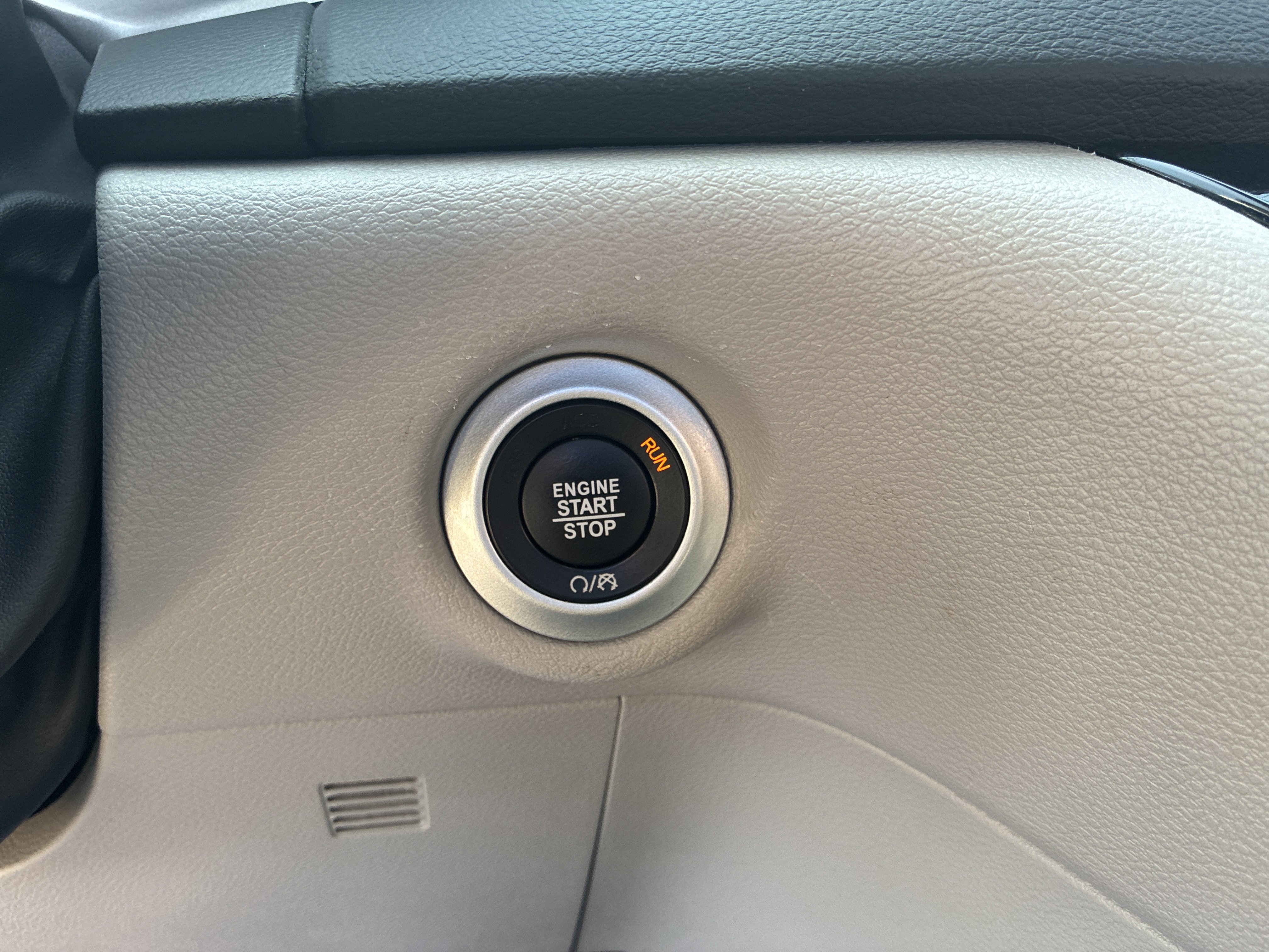 Used 2024 Chrysler Pacifica Touring-L FWD image 23