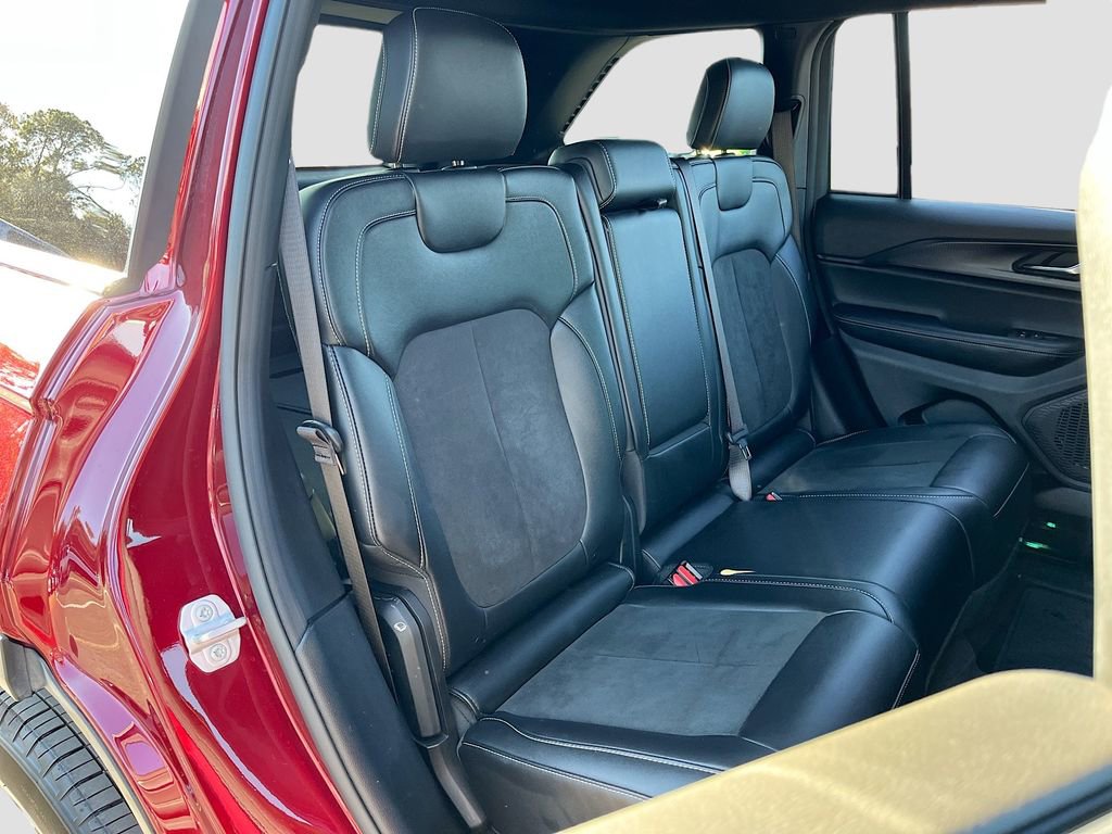 Certified 2025 Jeep Grand Cherokee Altitude image 24