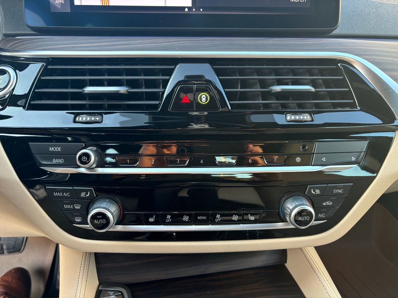 Used 2023 BMW 540i xDrive w/ M Sport Package image 16