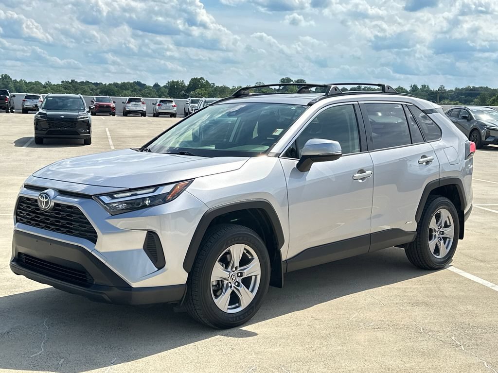 Used 2022 Toyota RAV4 XLE w/ Convenience Package AWD/4WD image 2