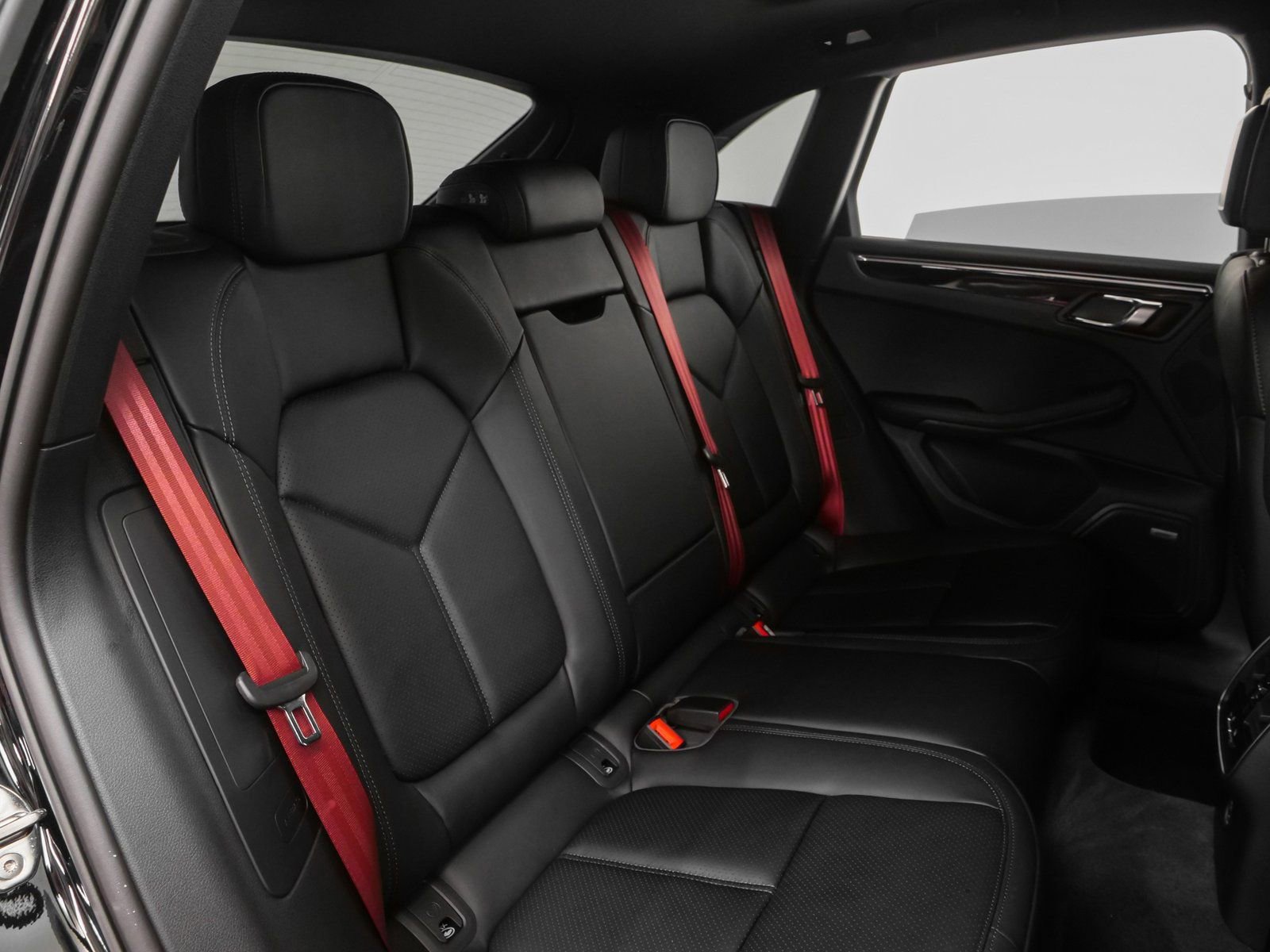 Certified 2025 Porsche Macan image 22