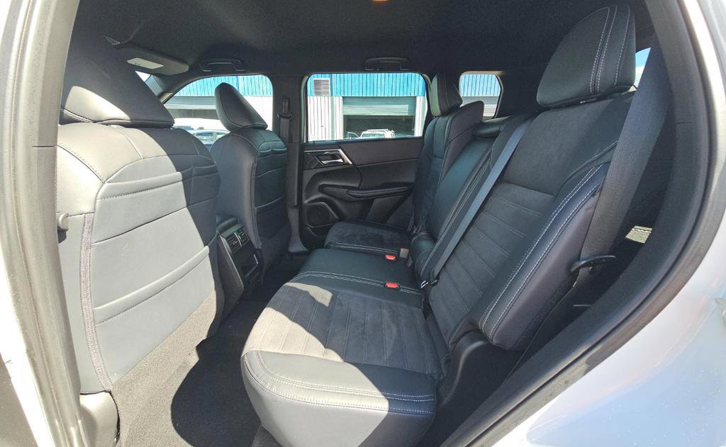 Used 2023 Mitsubishi Outlander SE image 9