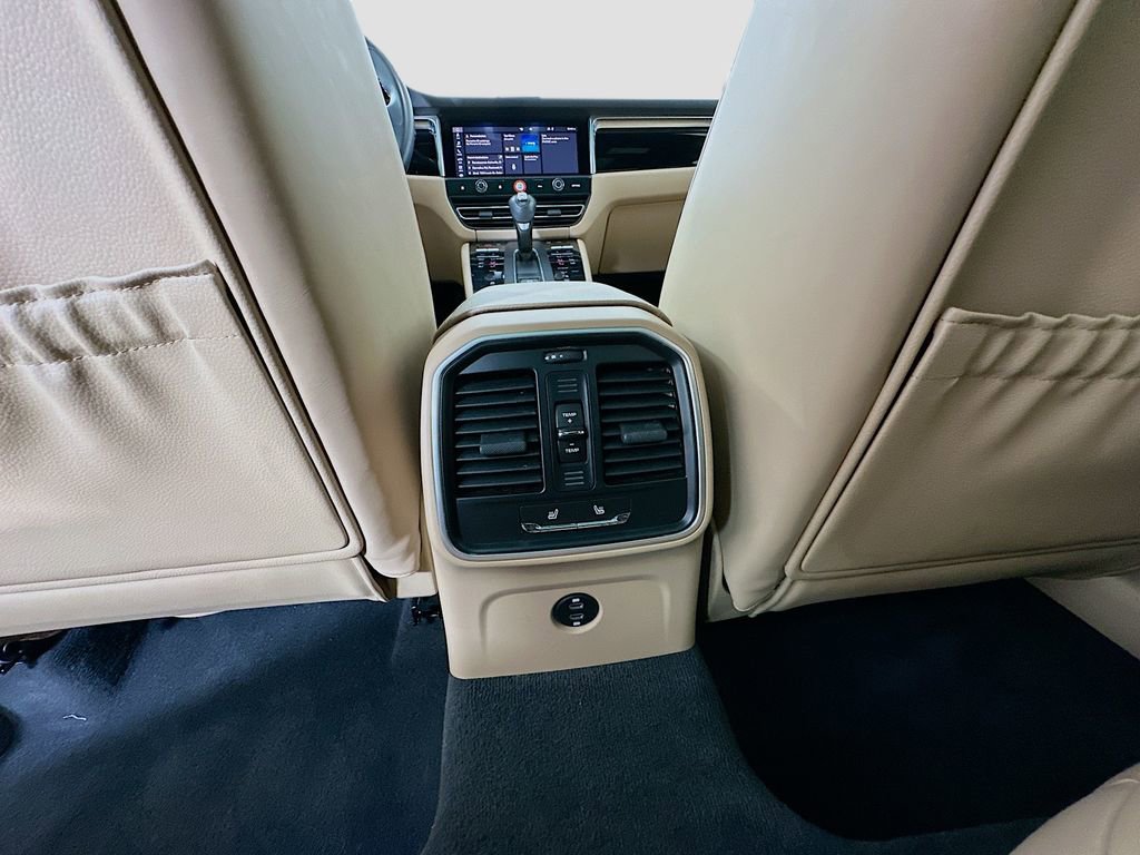 Certified 2023 Porsche Macan AWD/4WD image 27