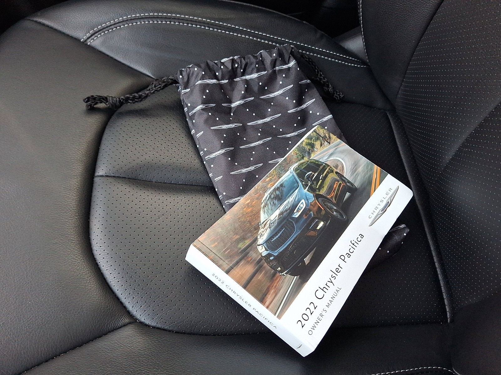 Used 2022 Chrysler Pacifica Touring-L w/ S Appearance Package image 26