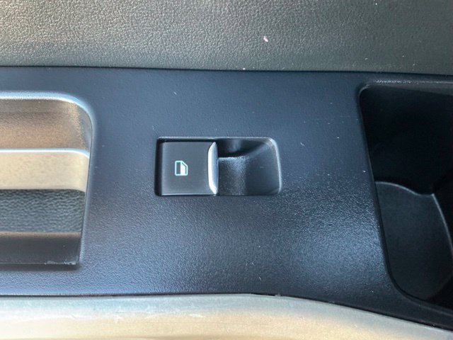 Used 2022 Ford Explorer XLT AWD/4WD image 19