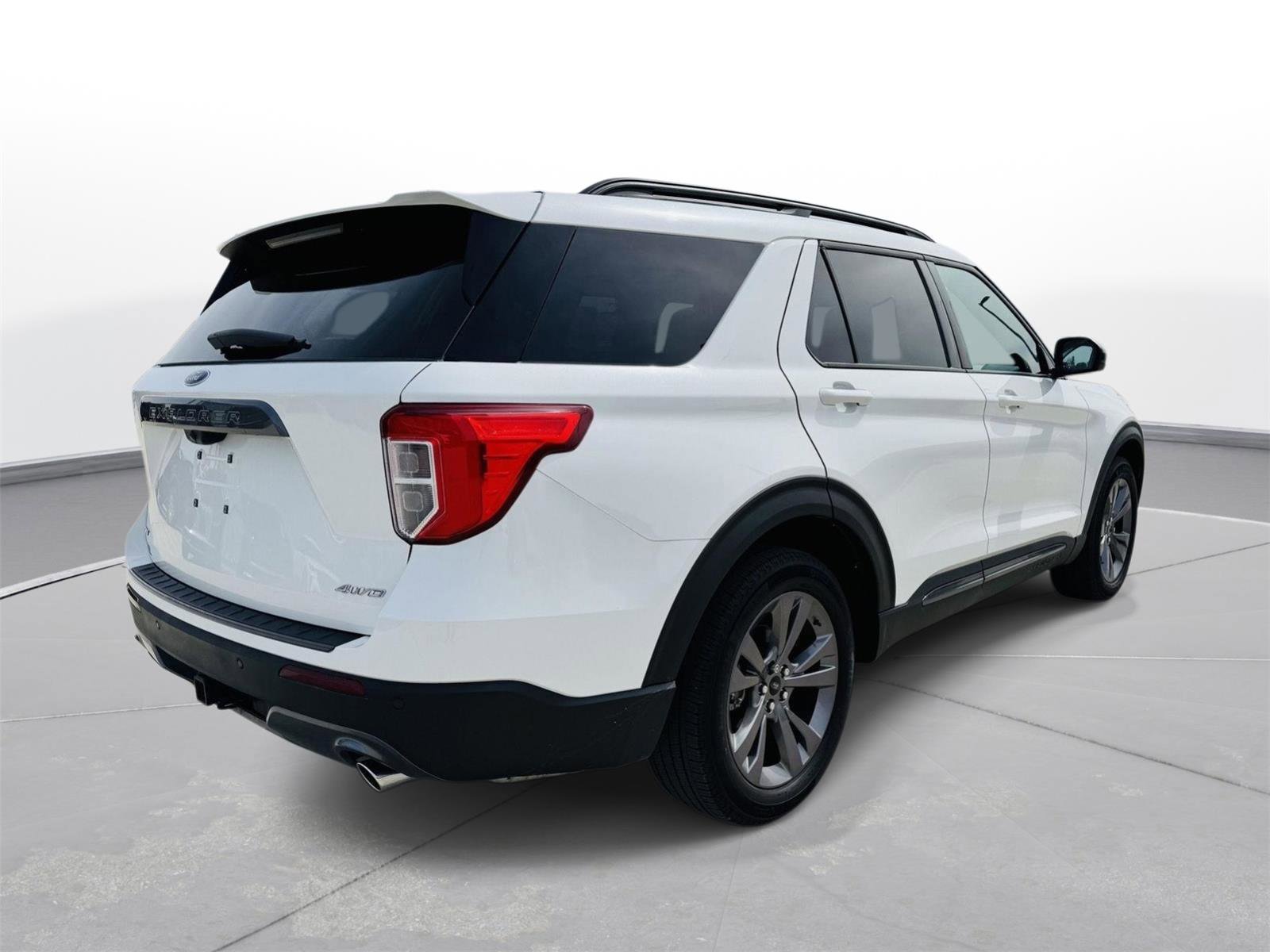 Used 2023 Ford Explorer XLT w/ Equipment Group 202A AWD/4WD image 42