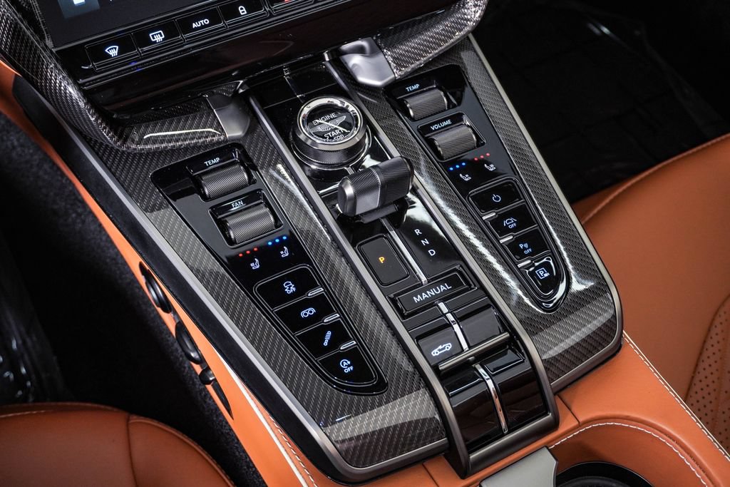 Used 2026 Aston Martin Vanquish Convertible RWD image 33