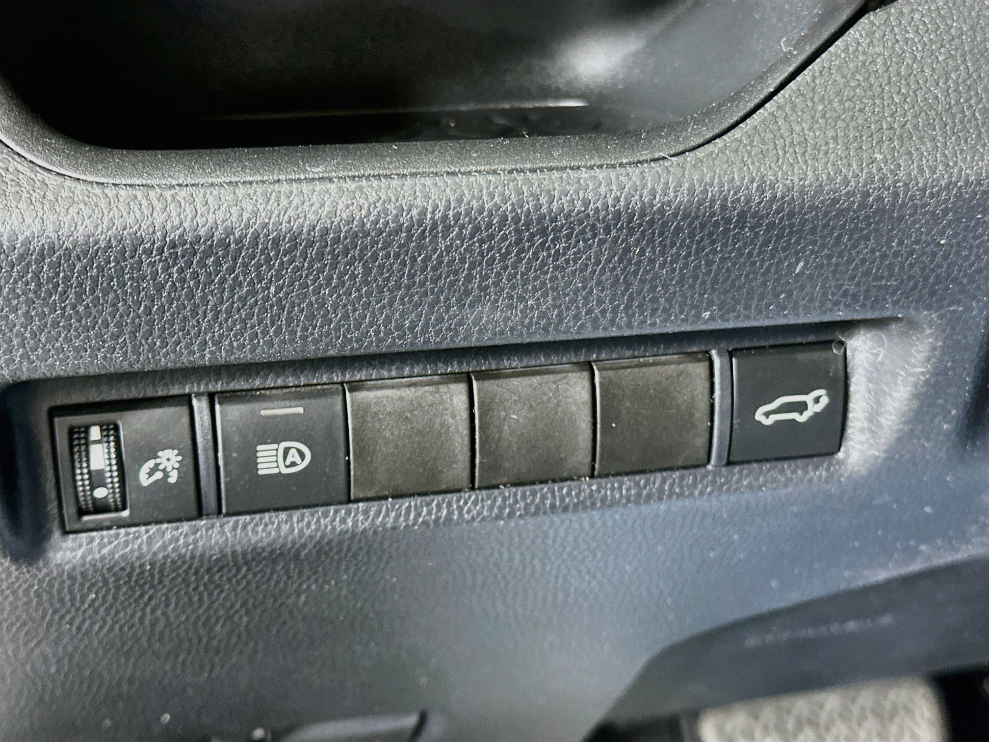 Used 2020 Toyota RAV4 XLE Premium w/ Carpet Mat Package FWD image 17