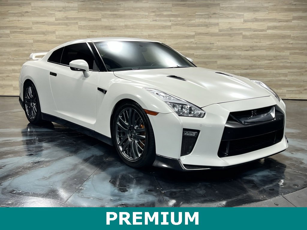 Used 2017 Nissan GT-R Premium image 1