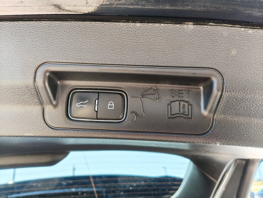 Used 2020 Ford Explorer XLT w/ Equipment Group 202A AWD/4WD image 23