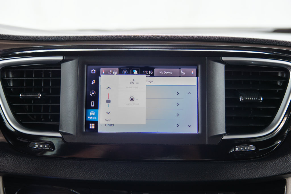 Used 2023 Chrysler Voyager LX FWD image 32