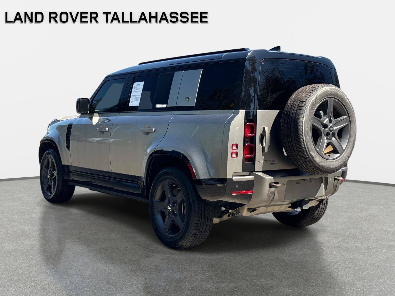Used 2023 Land Rover Defender 110 X-Dynamic SE AWD/4WD image 7