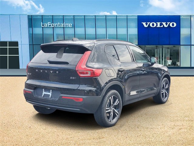 New 2026 Volvo XC40 B5 Core w/ Climate Package image 4