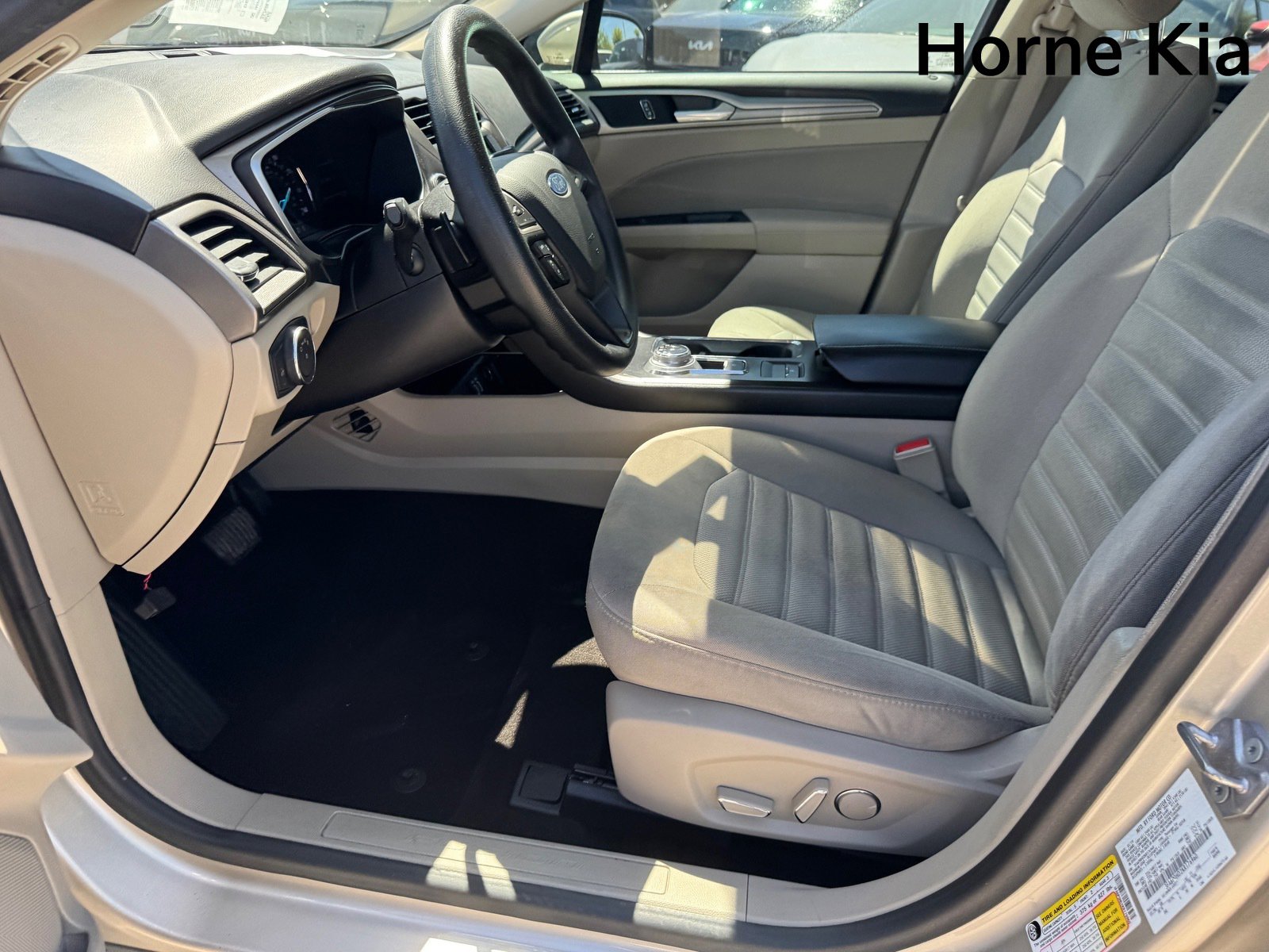 Used 2019 Ford Fusion SE image 10