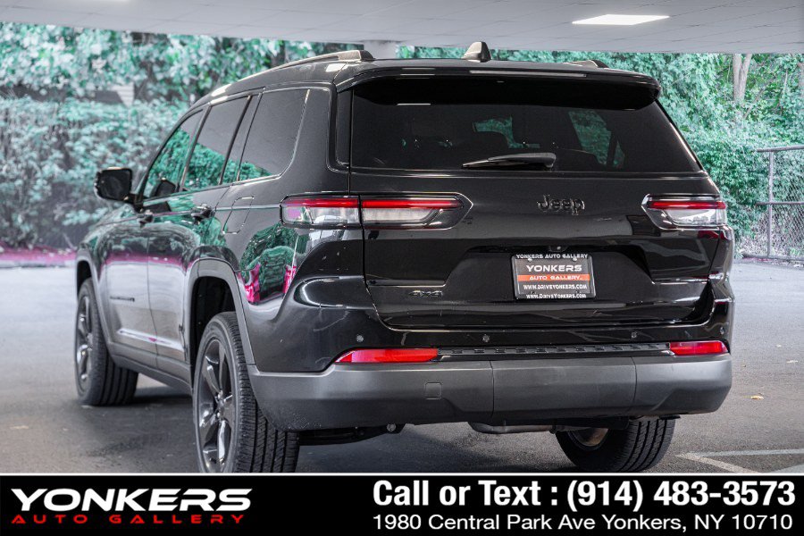 Used 2023 Jeep Grand Cherokee L Laredo AWD/4WD image 17