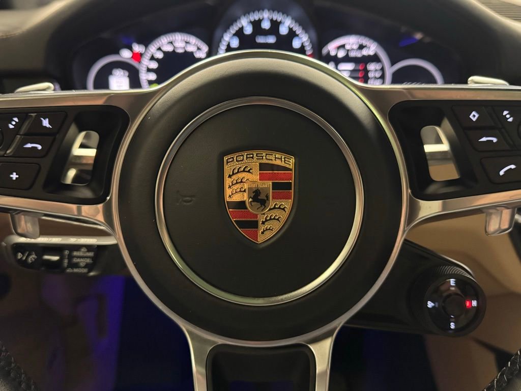 Certified 2023 Porsche Cayenne Platinum Edition image 18