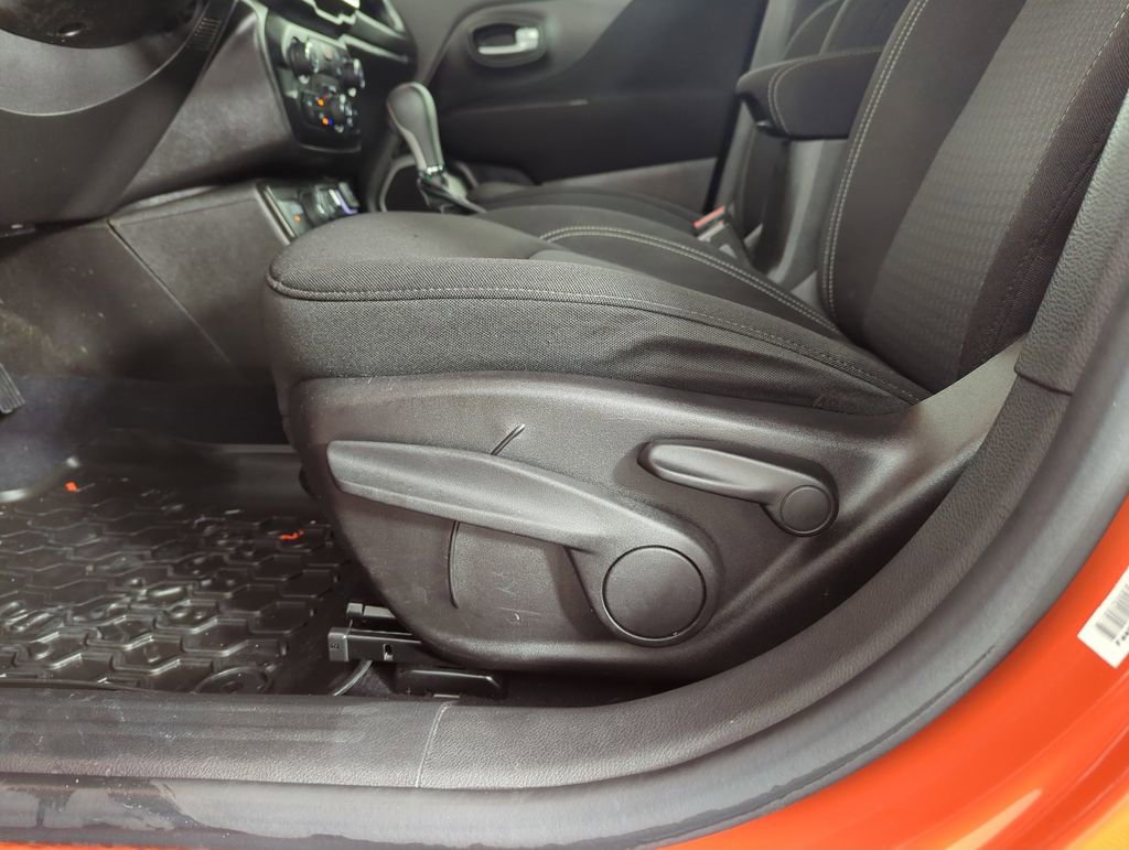 Used 2021 Jeep Renegade Latitude image 13