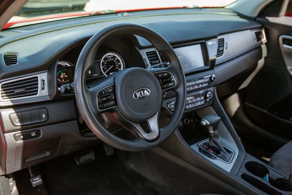 Used 2017 Kia Niro LX FWD image 3