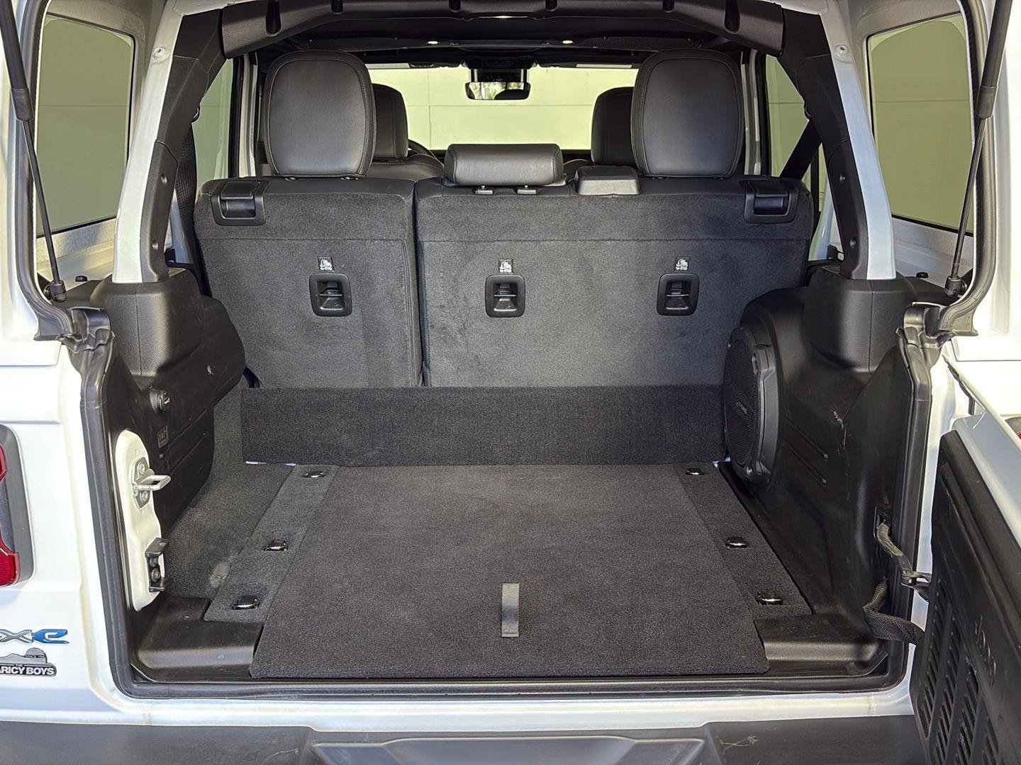 Used 2024 Jeep Wrangler Sahara w/ Technology Group image 9