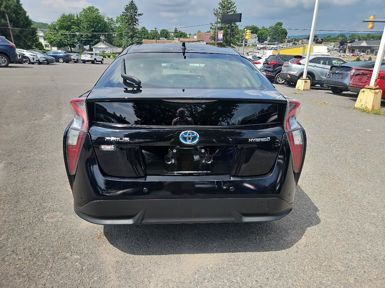 Used 2017 Toyota Prius Three Touring FWD image 4