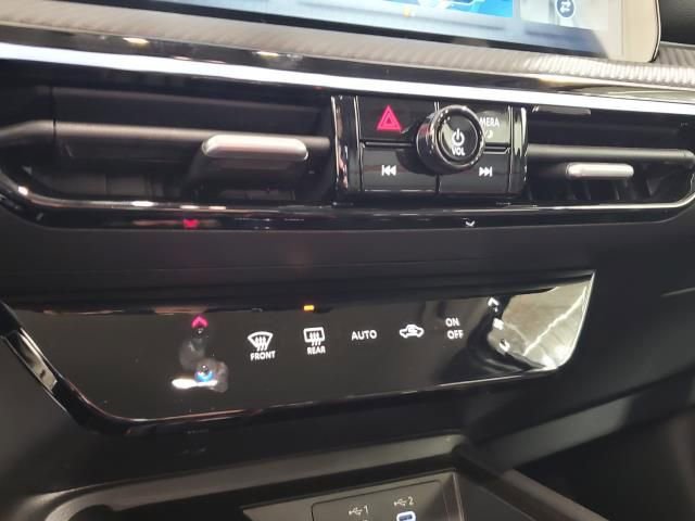 Used 2025 Nissan Kicks SR image 24