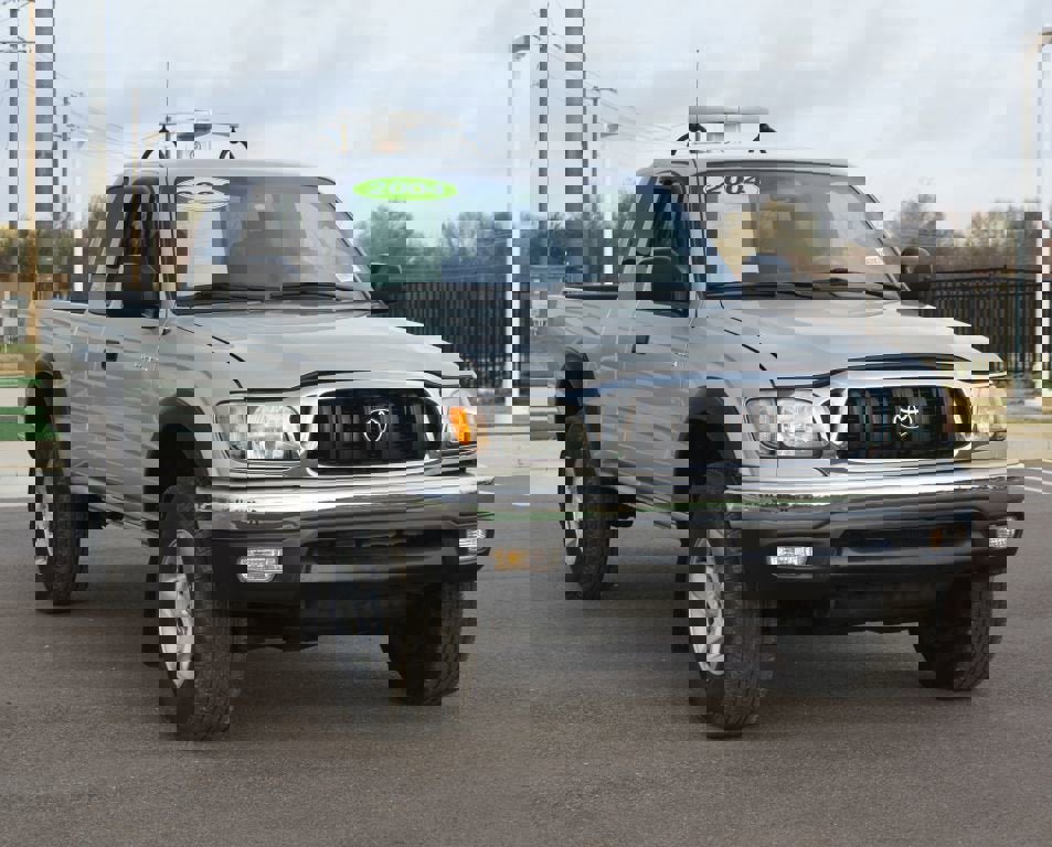 Used 2004 Toyota Tacoma PreRunner image 2
