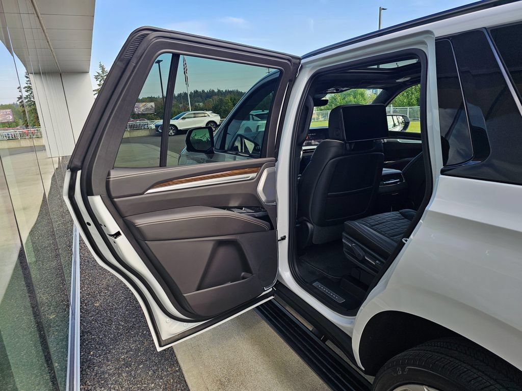 New 2026 Cadillac Escalade Platinum Sport AWD/4WD image 16