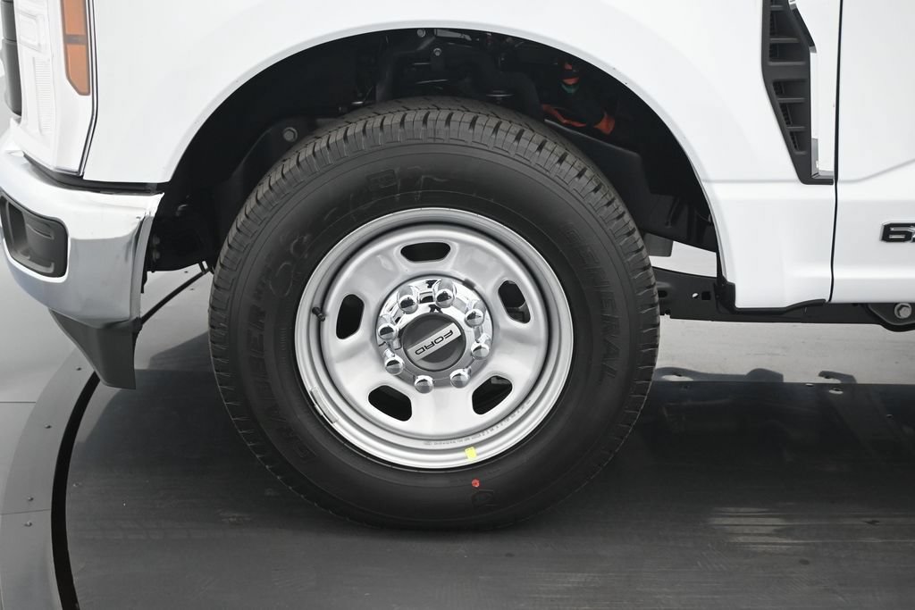 New 2026 Ford F350 XL w/ XL Chrome Package RWD image 17