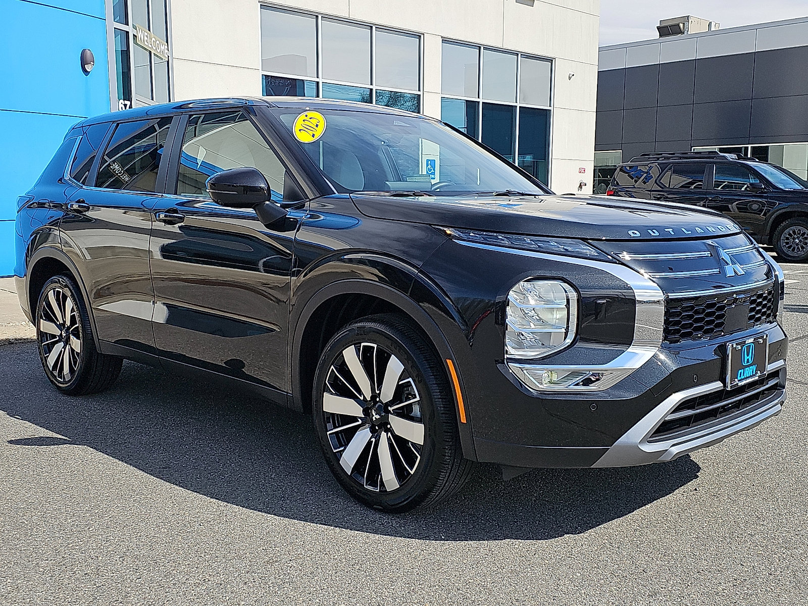 Used 2025 Mitsubishi Outlander SE AWD/4WD image 3