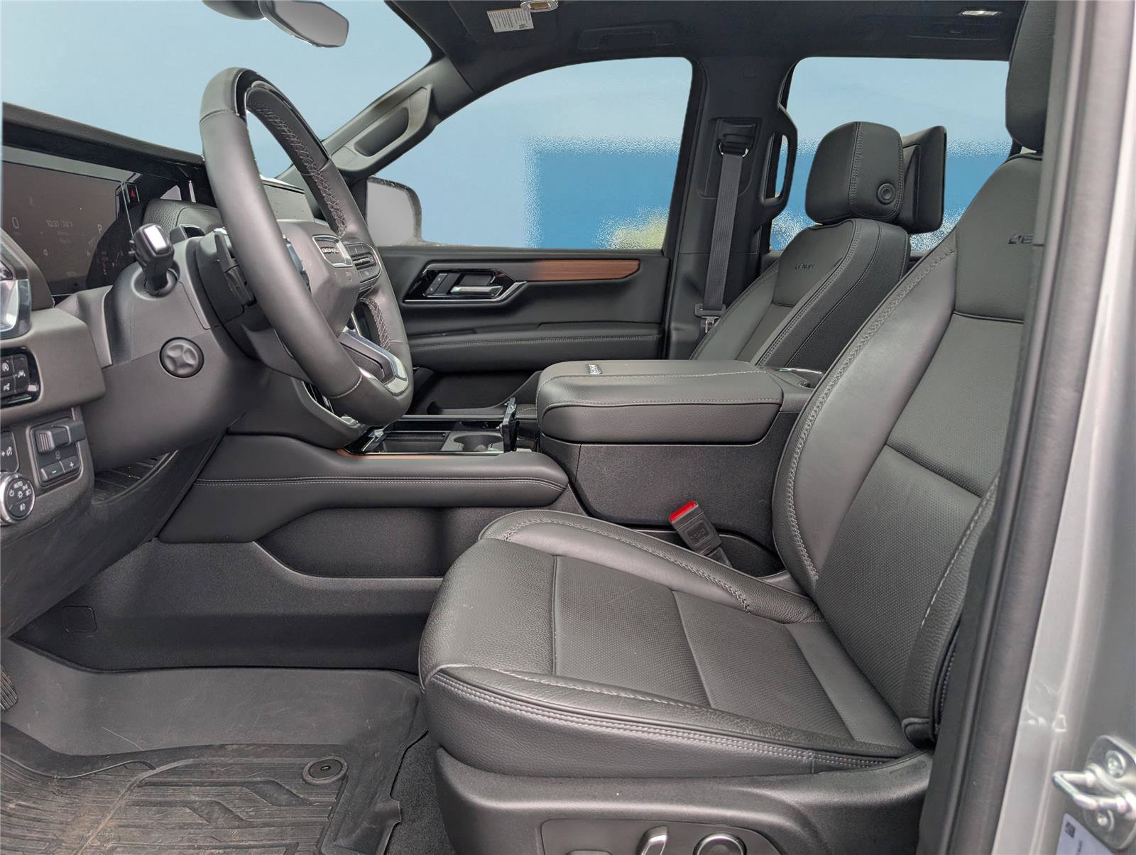 Used 2025 GMC Yukon Denali w/ Advanced Technology Package AWD/4WD image 19