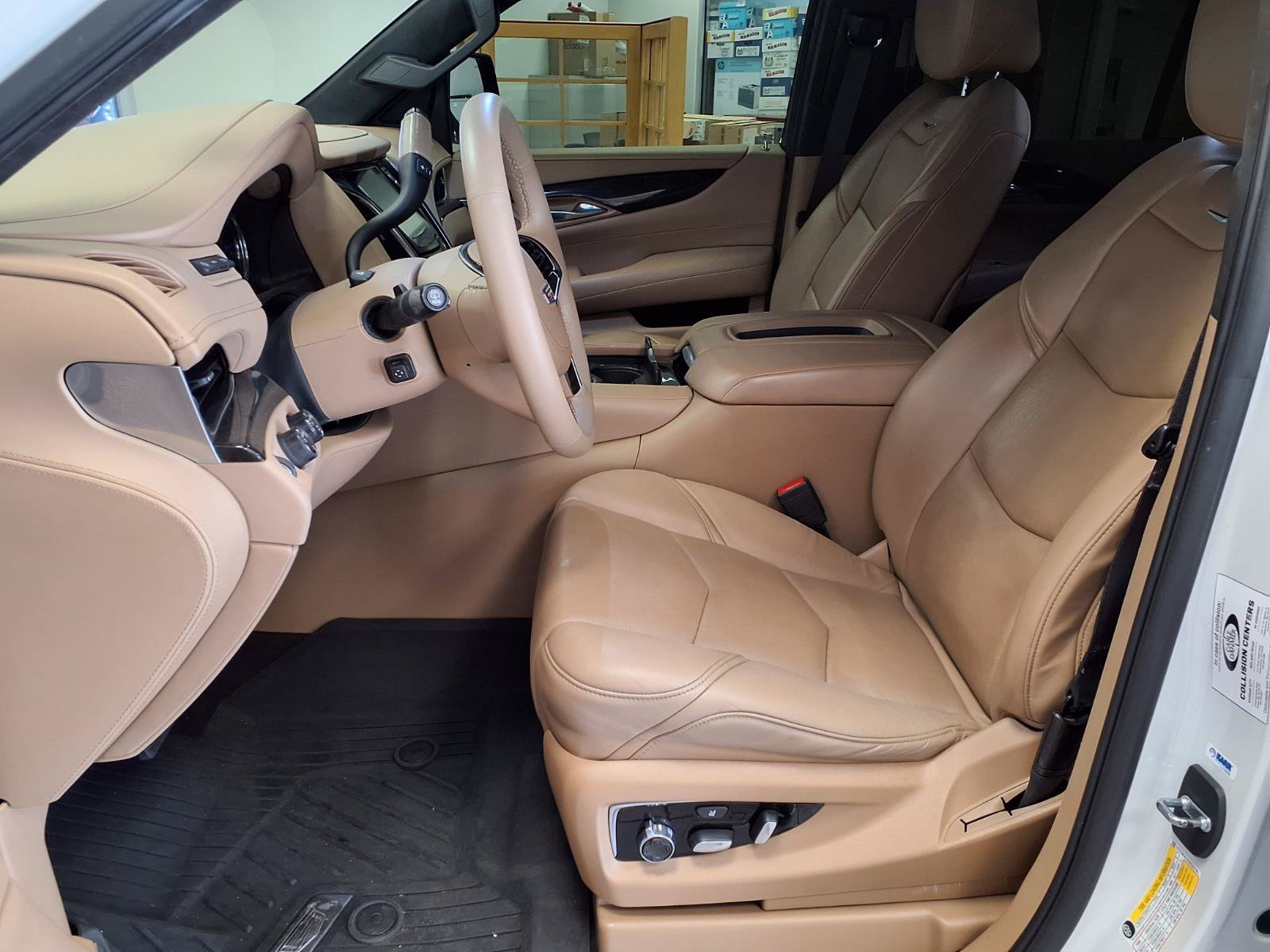 Used 2019 Cadillac Escalade ESV Platinum AWD/4WD image 22