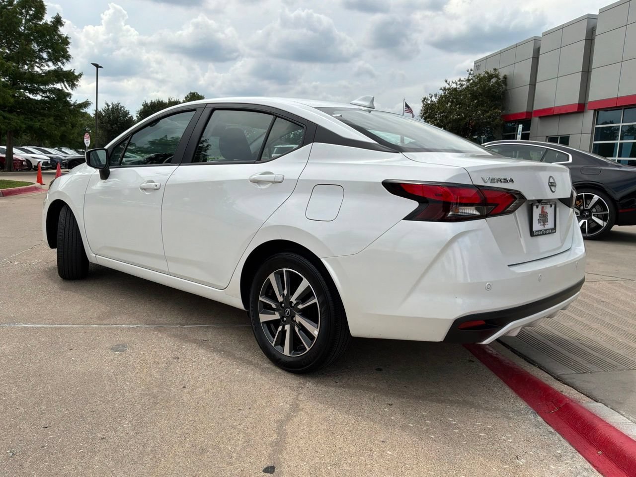Used 2025 Nissan Versa SV FWD image 8