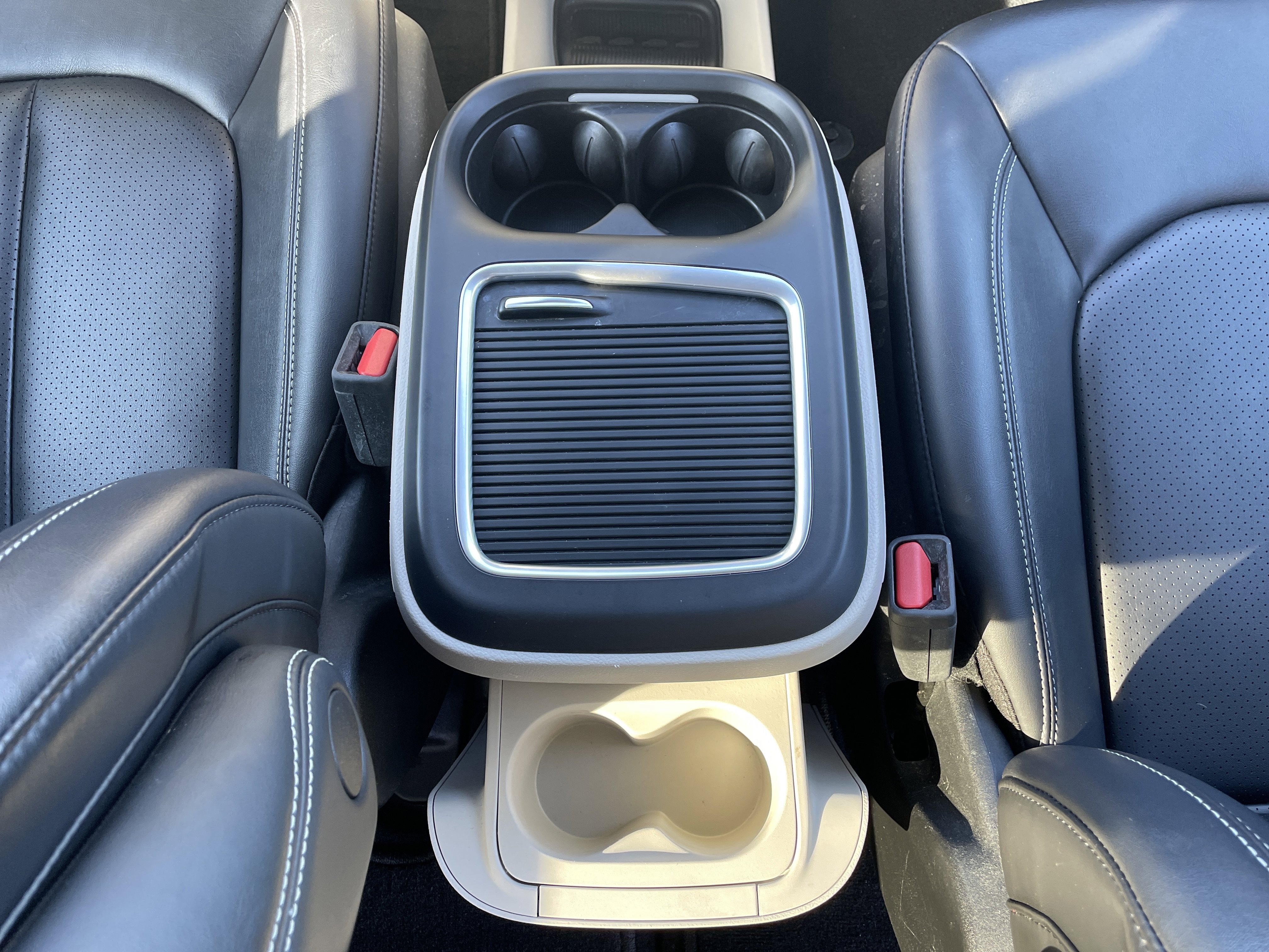 Used 2024 Chrysler Pacifica Touring-L image 29