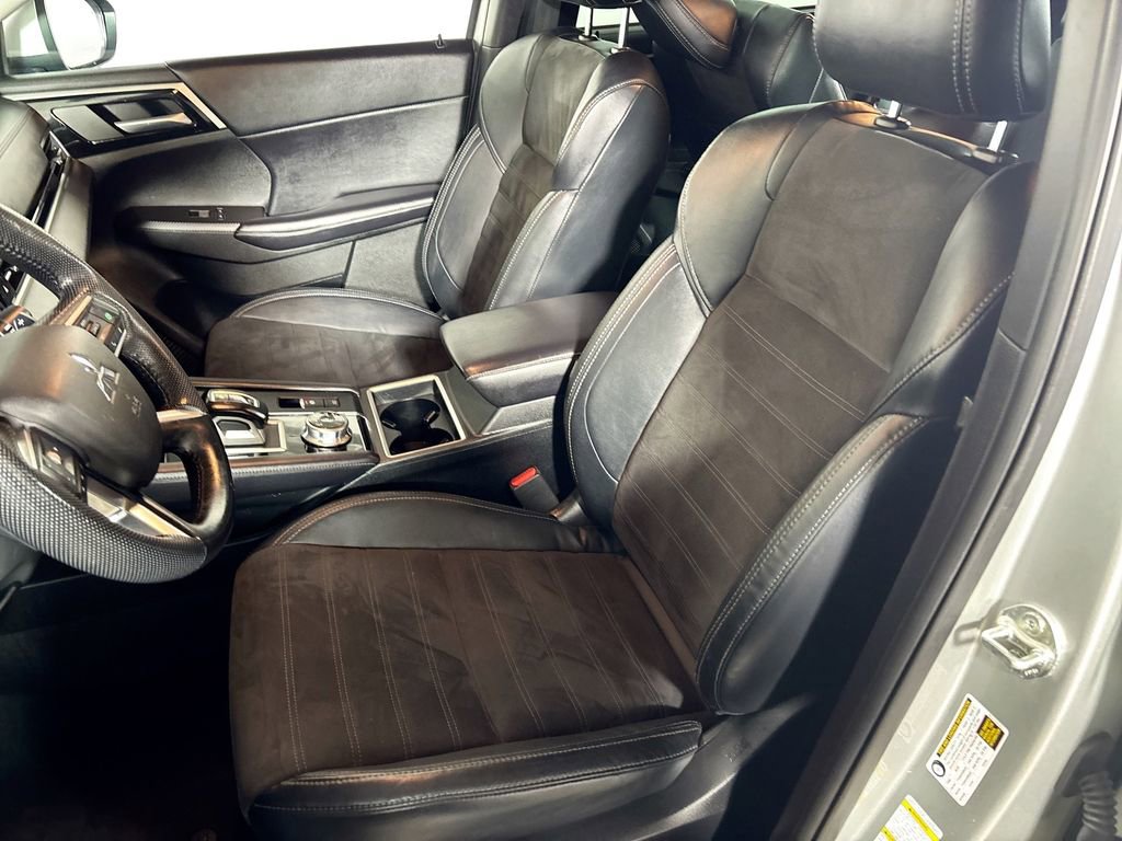 Used 2023 Mitsubishi Outlander SE image 11