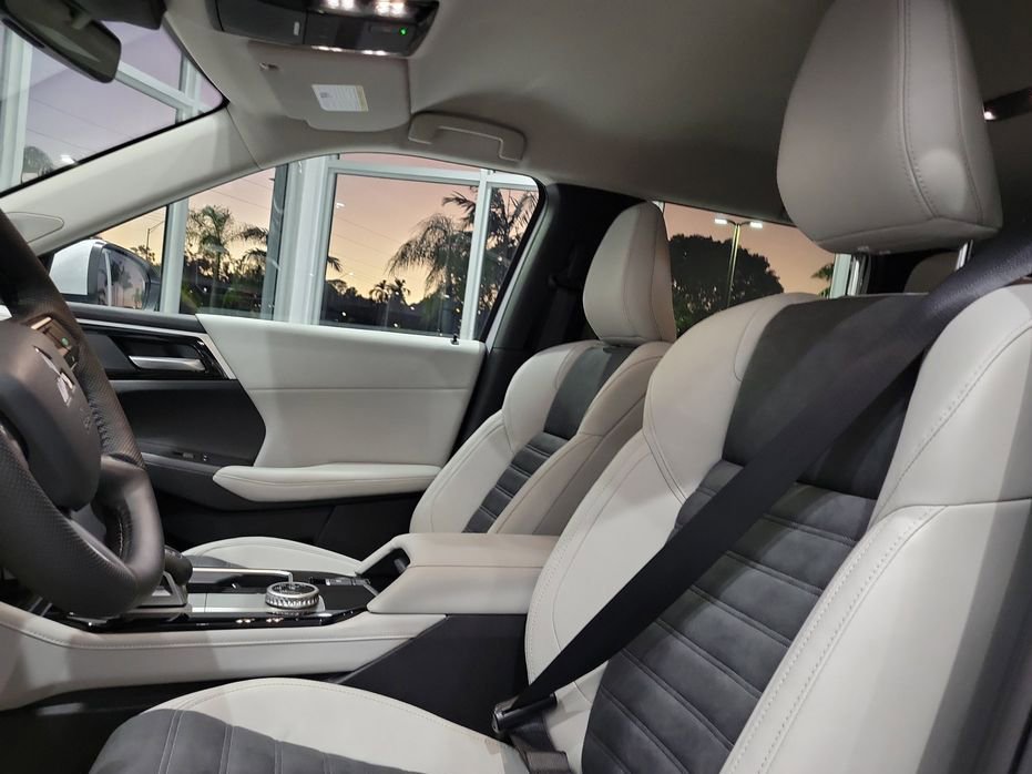 New 2026 Mitsubishi Outlander SE image 9