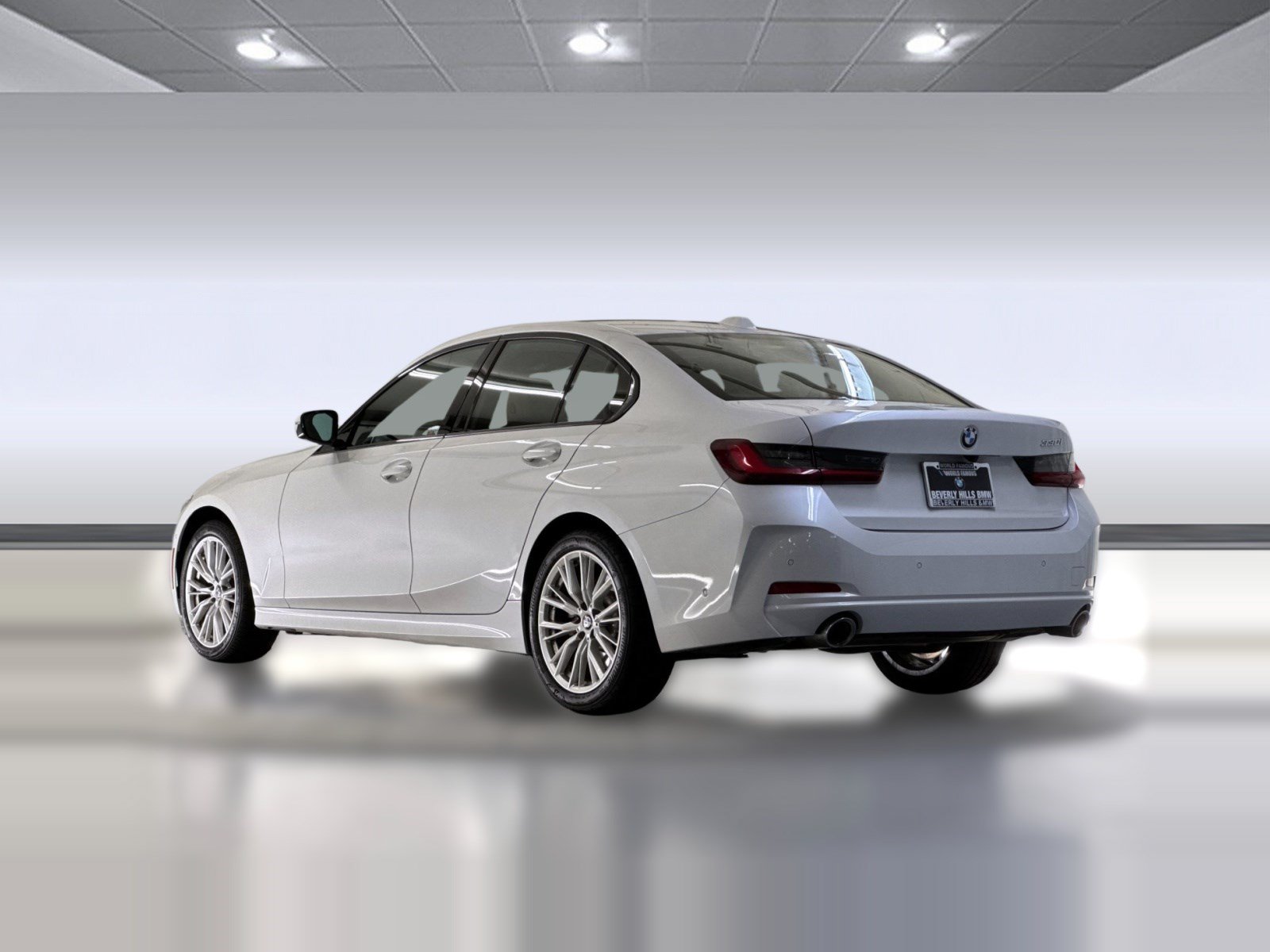 Used 2023 BMW 330i Sedan w/ Parking Assistance Package RWD image 3
