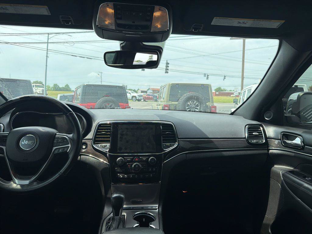 Used 2020 Jeep Grand Cherokee Overland AWD/4WD image 21