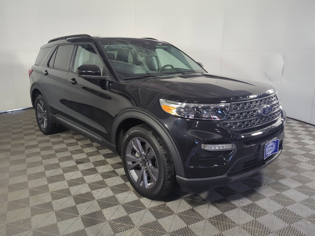 Used 2023 Ford Explorer XLT w/ Equipment Group 202A image 2