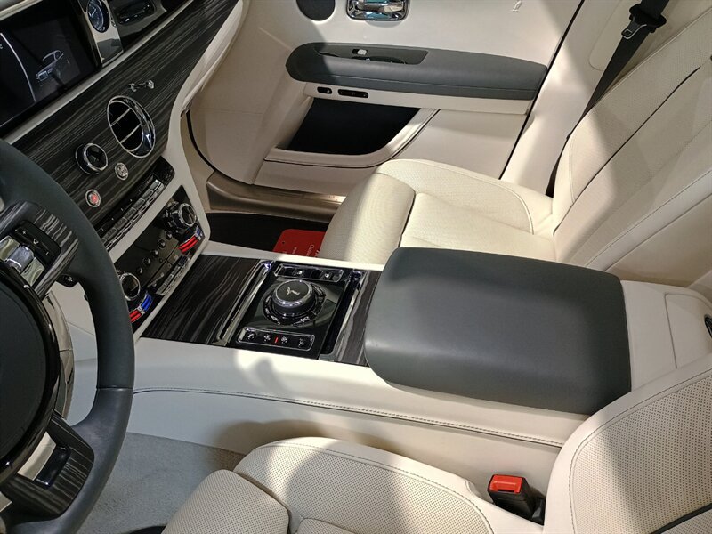 Used 2021 Rolls-Royce Ghost AWD/4WD image 24