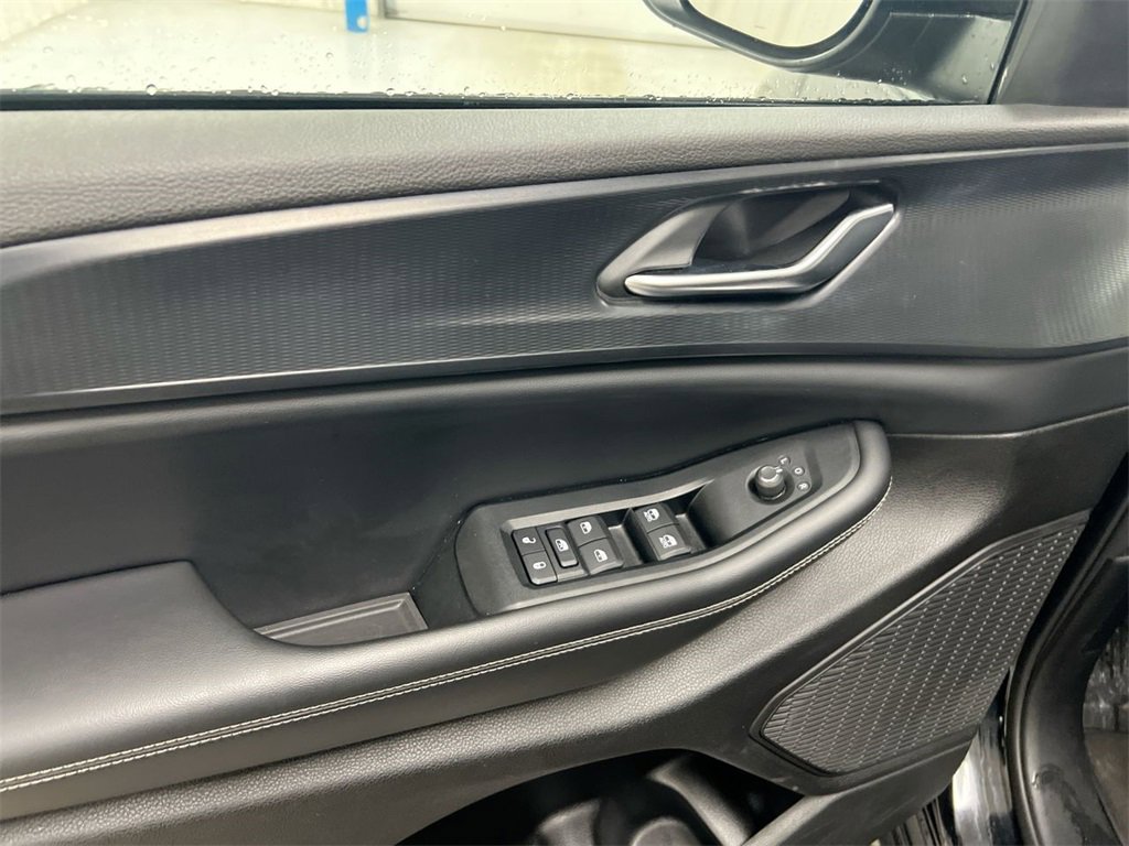 Used 2023 Jeep Grand Cherokee Laredo image 20